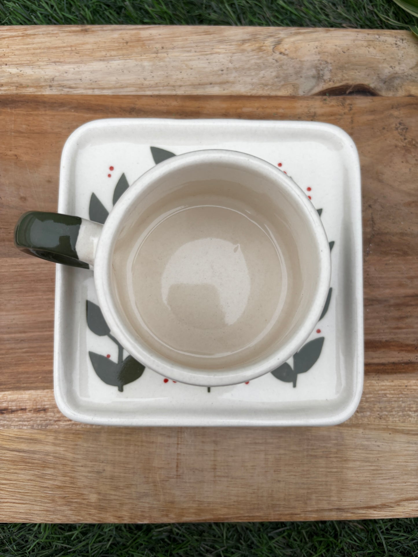 Evergreen Berry Cup & Saucer