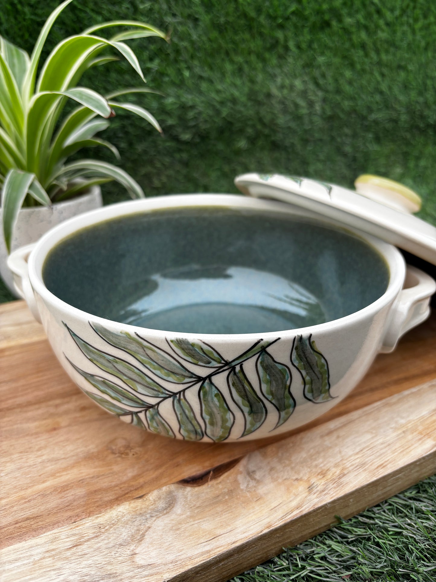 The Green Vine Serving Pot