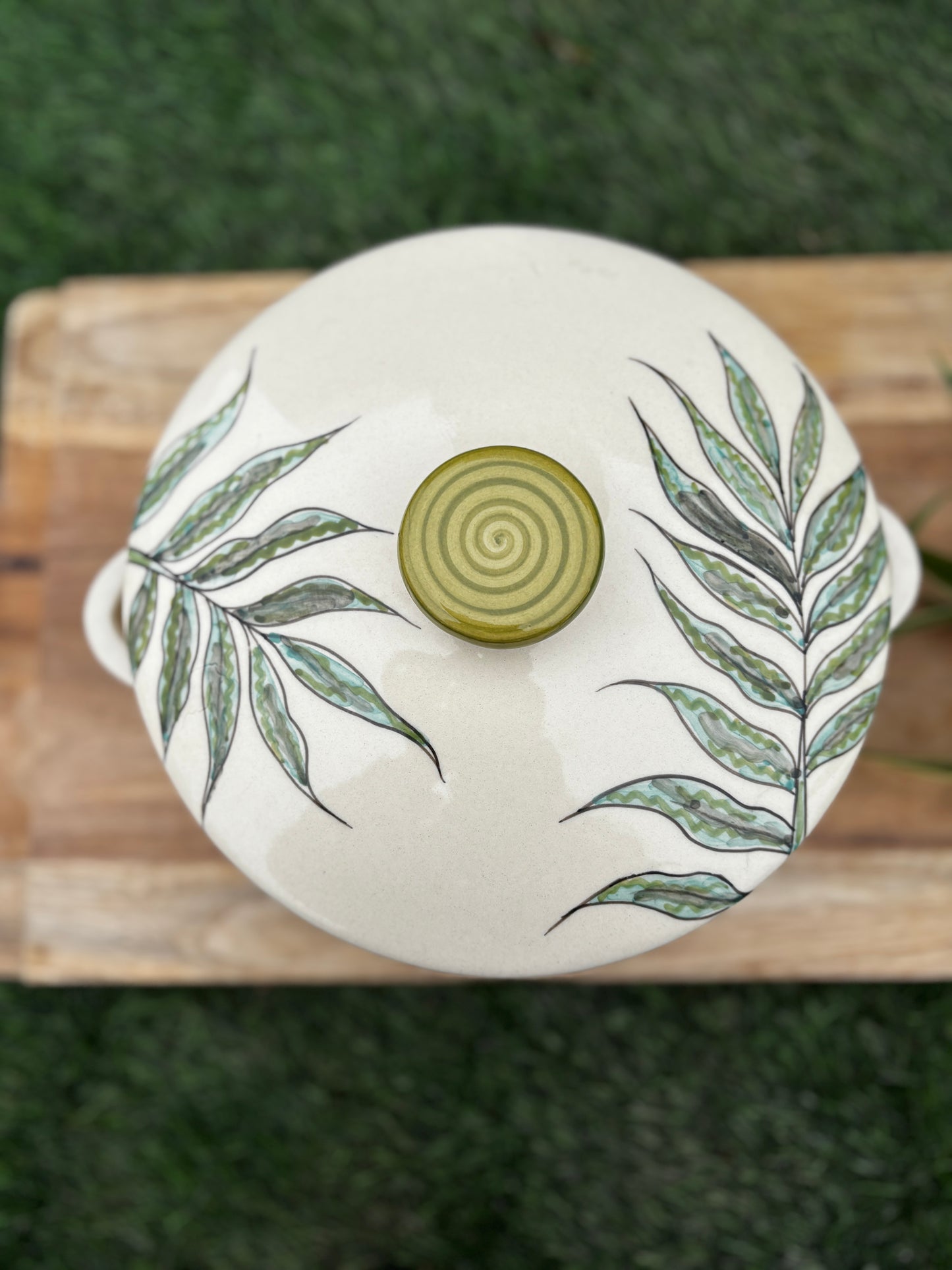 The Green Vine Serving Pot